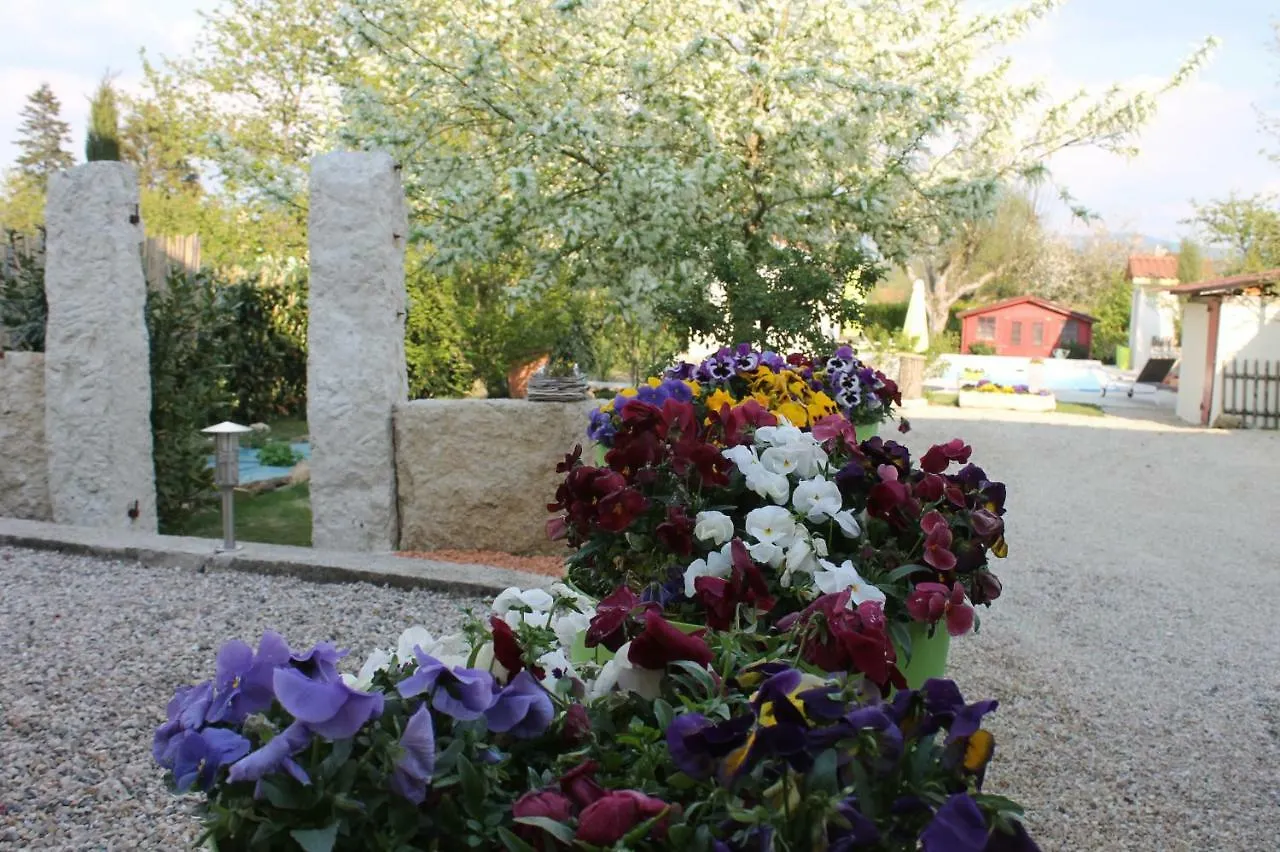 Druillat Les Trois Maisons 0*,  צרפת
